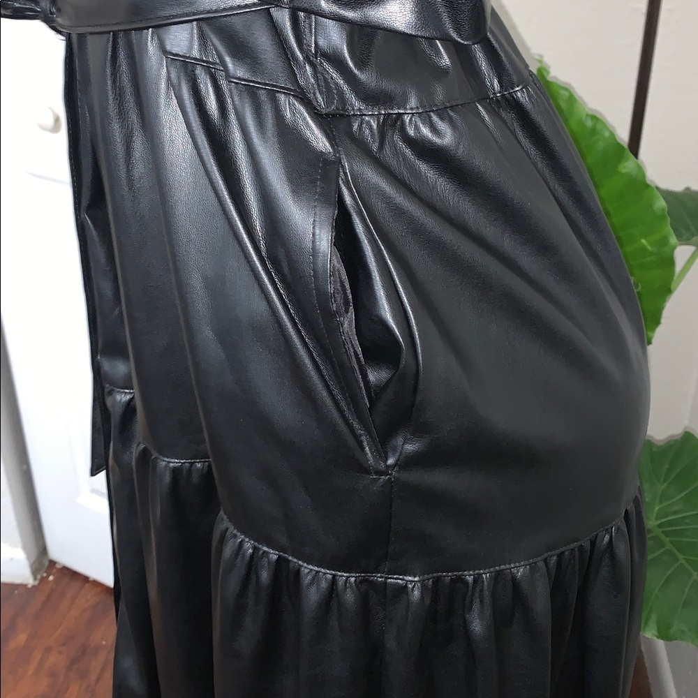 Elegant Black Midi Dress - Picture 8 of 10